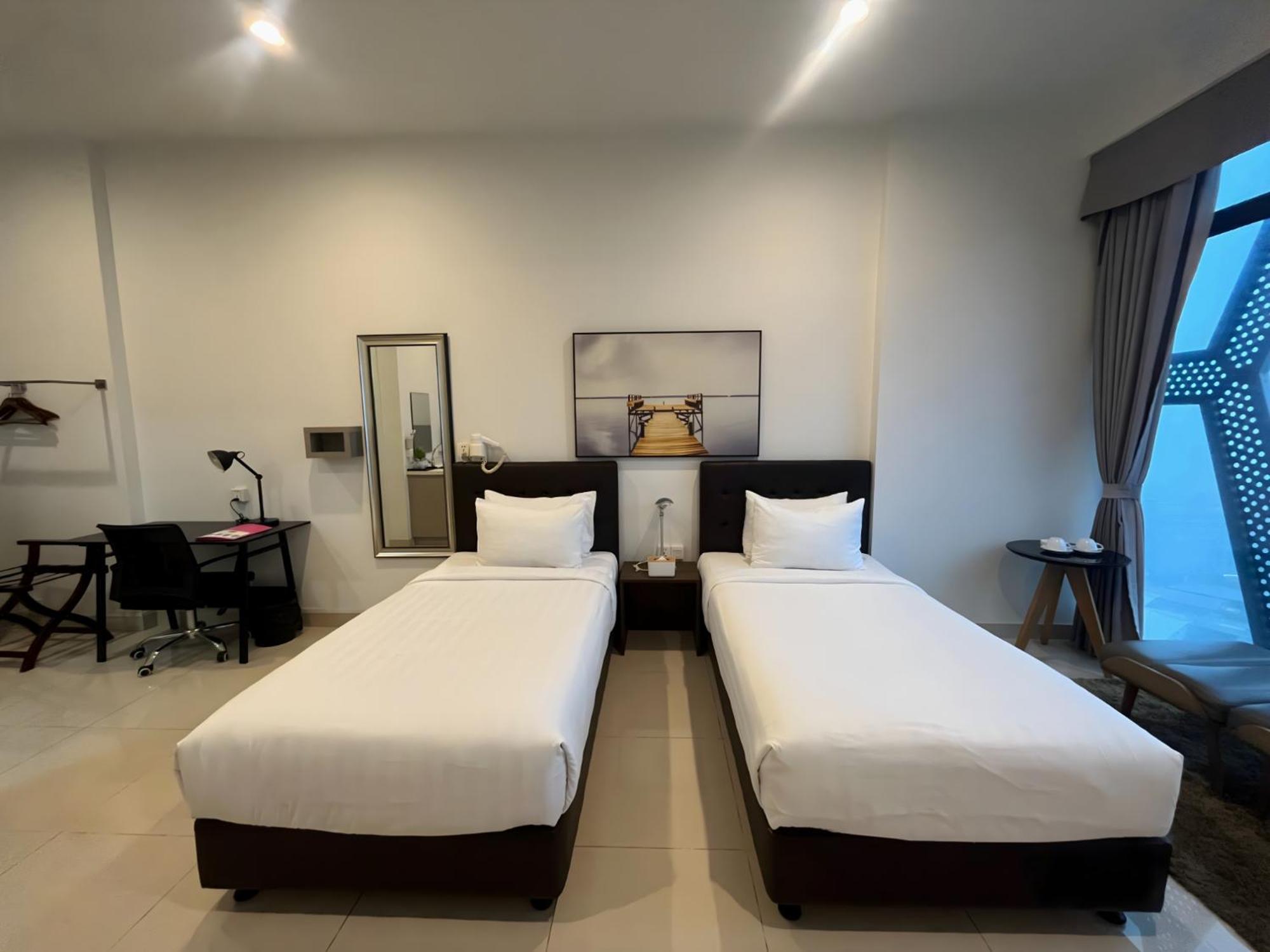 Hotel The Bridge Club Phnom Penh Exterior foto
