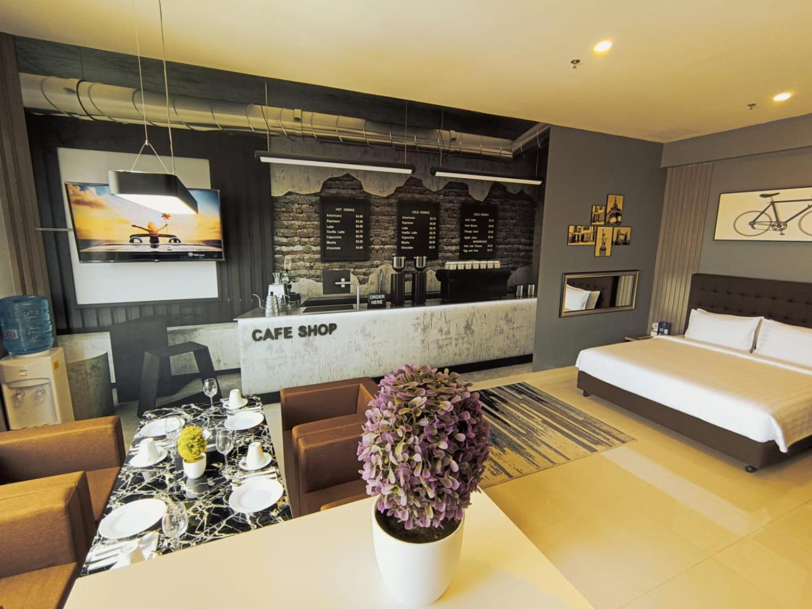 Hotel The Bridge Club Phnom Penh Exterior foto
