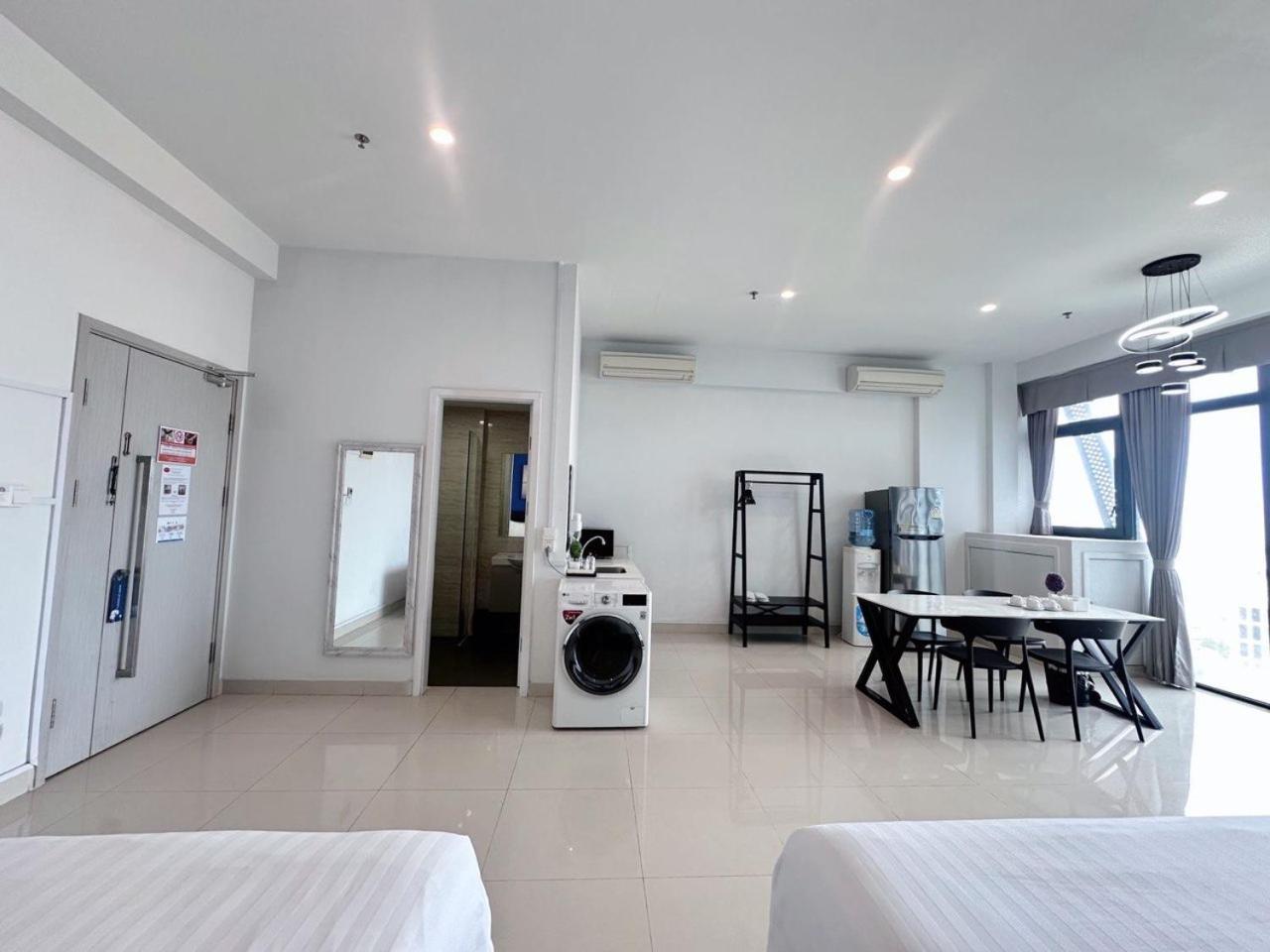Hotel The Bridge Club Phnom Penh Exterior foto
