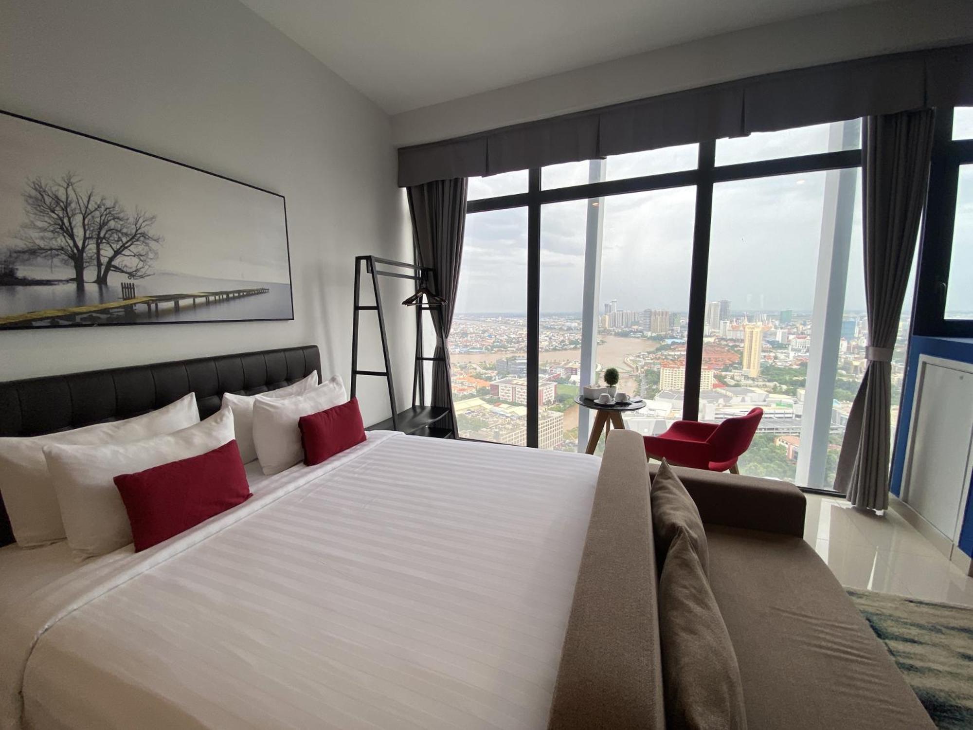 Hotel The Bridge Club Phnom Penh Exterior foto