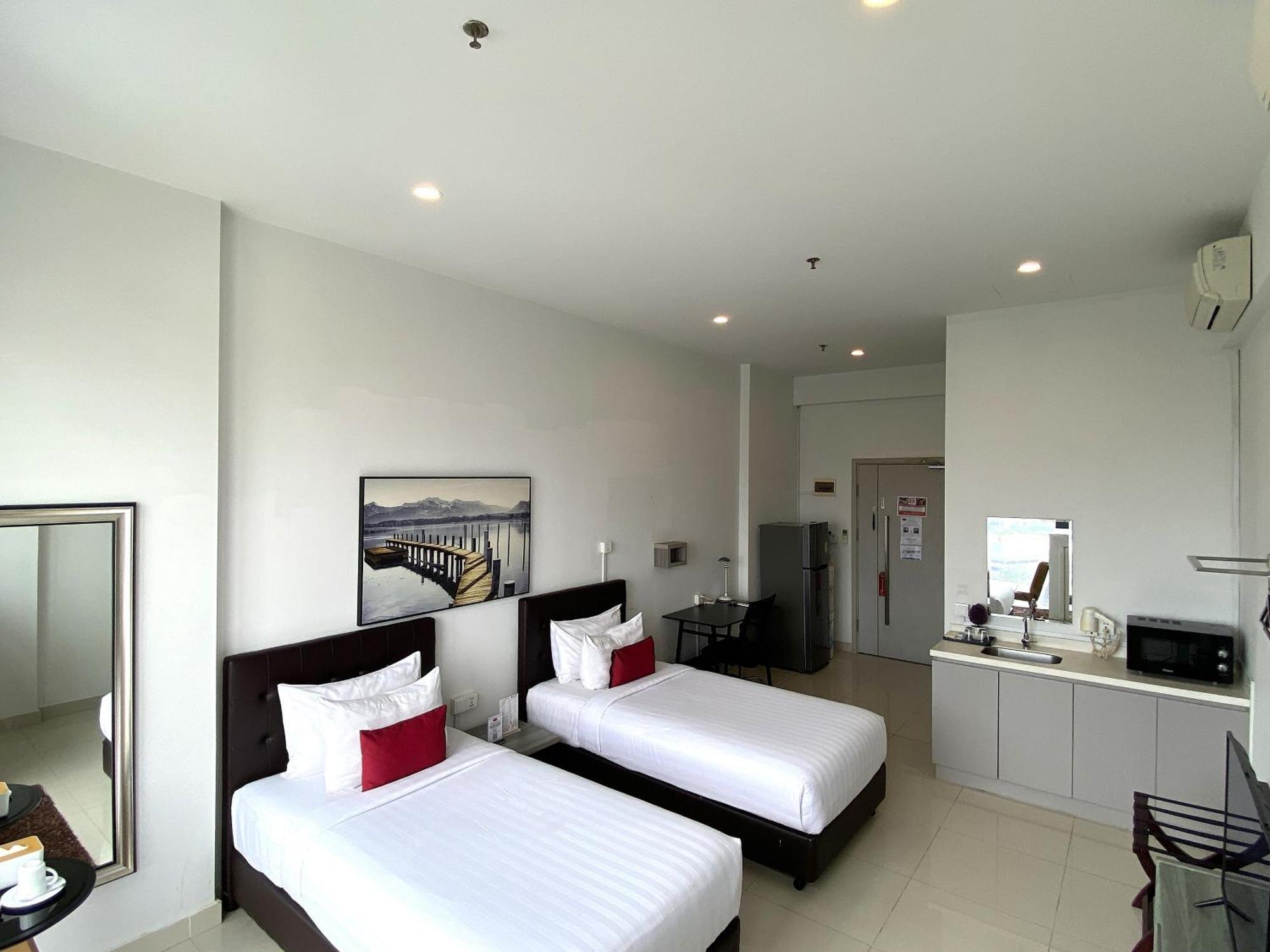 Hotel The Bridge Club Phnom Penh Exterior foto
