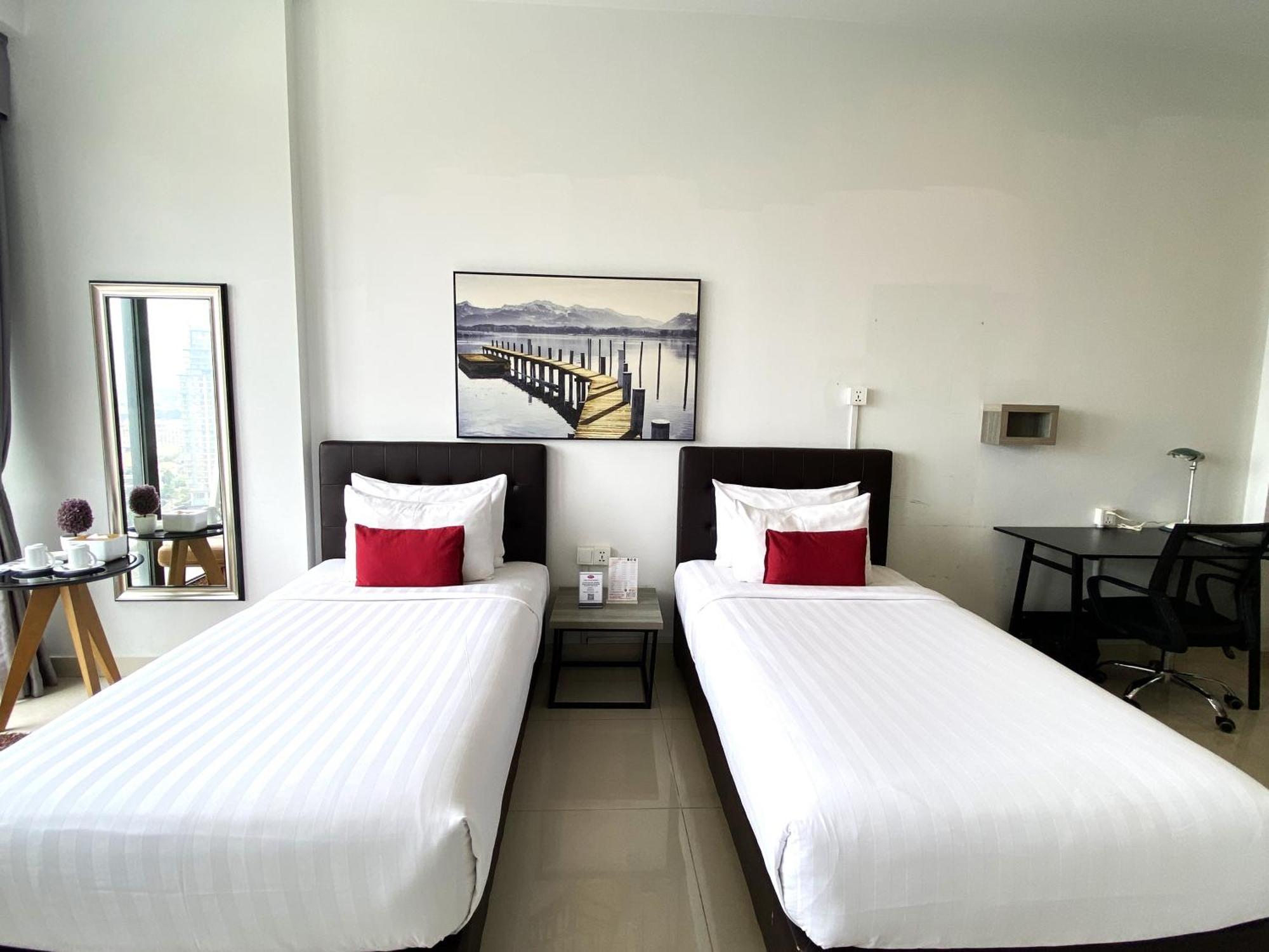Hotel The Bridge Club Phnom Penh Exterior foto
