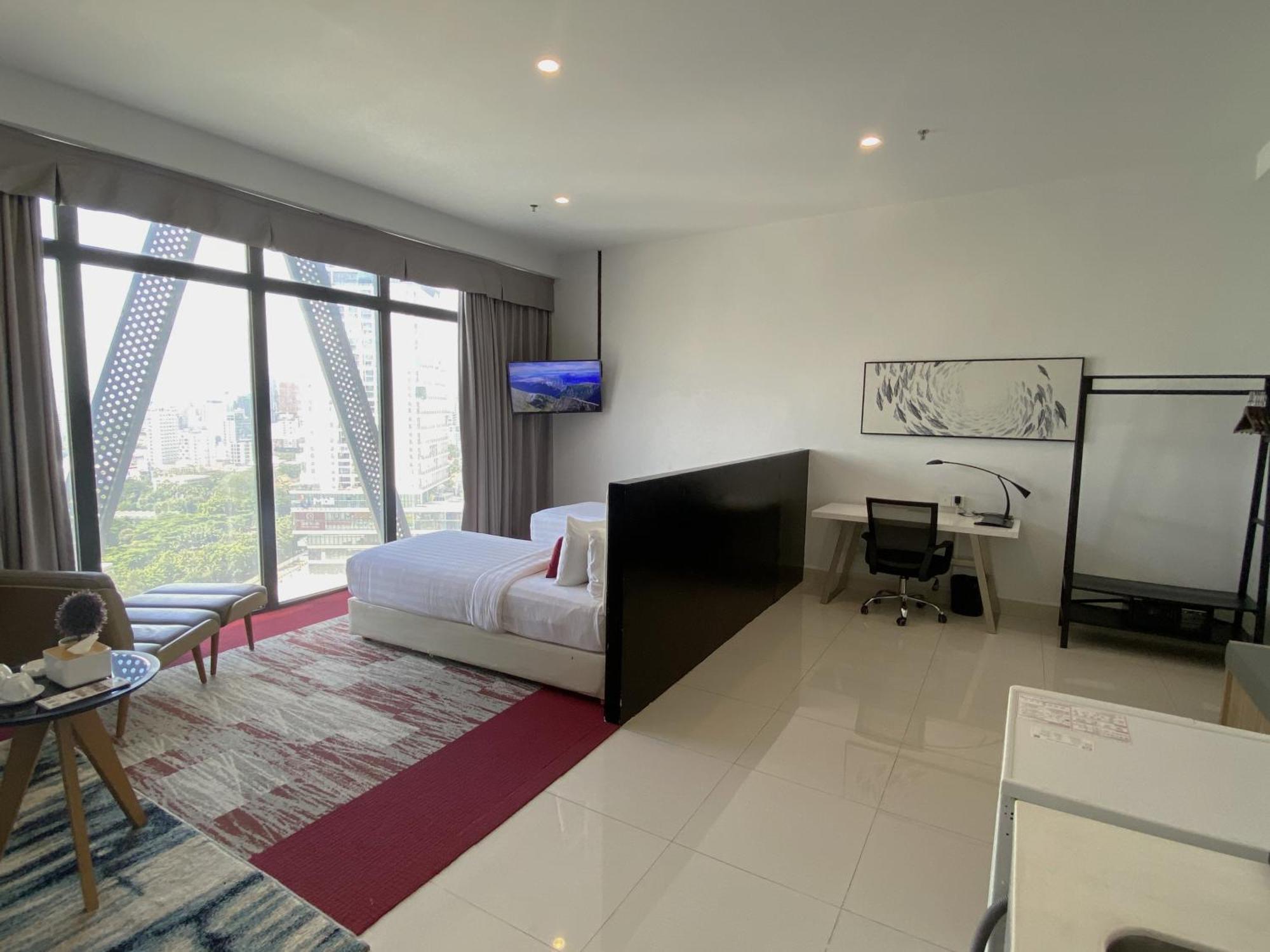 Hotel The Bridge Club Phnom Penh Exterior foto